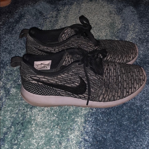Flyknit Nike Roches - Picture 1 of 2